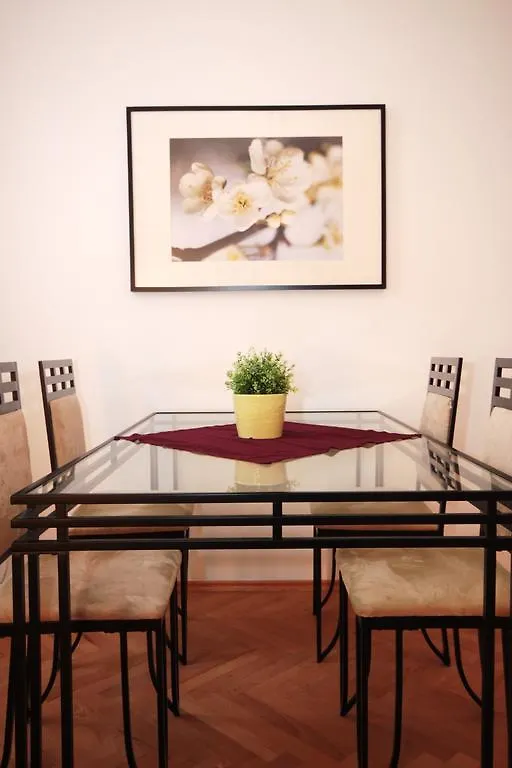 V Lesicku Residence Prague 0*,