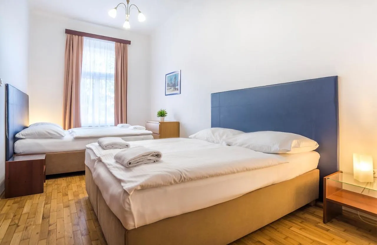 V Lesicku Residence Prague 0*,